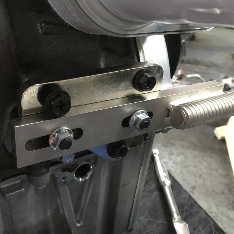 Torque multiplier and adaptor kit for Ford 1.0 litre Ecoboost engine Laser  Tools